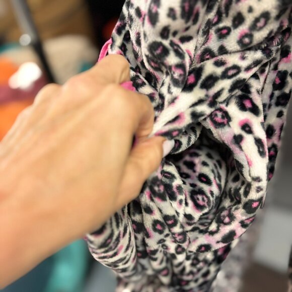 C Wonder by Christian Siriano full length plush leopard print robe Size Medium - Picture 4 of 8
